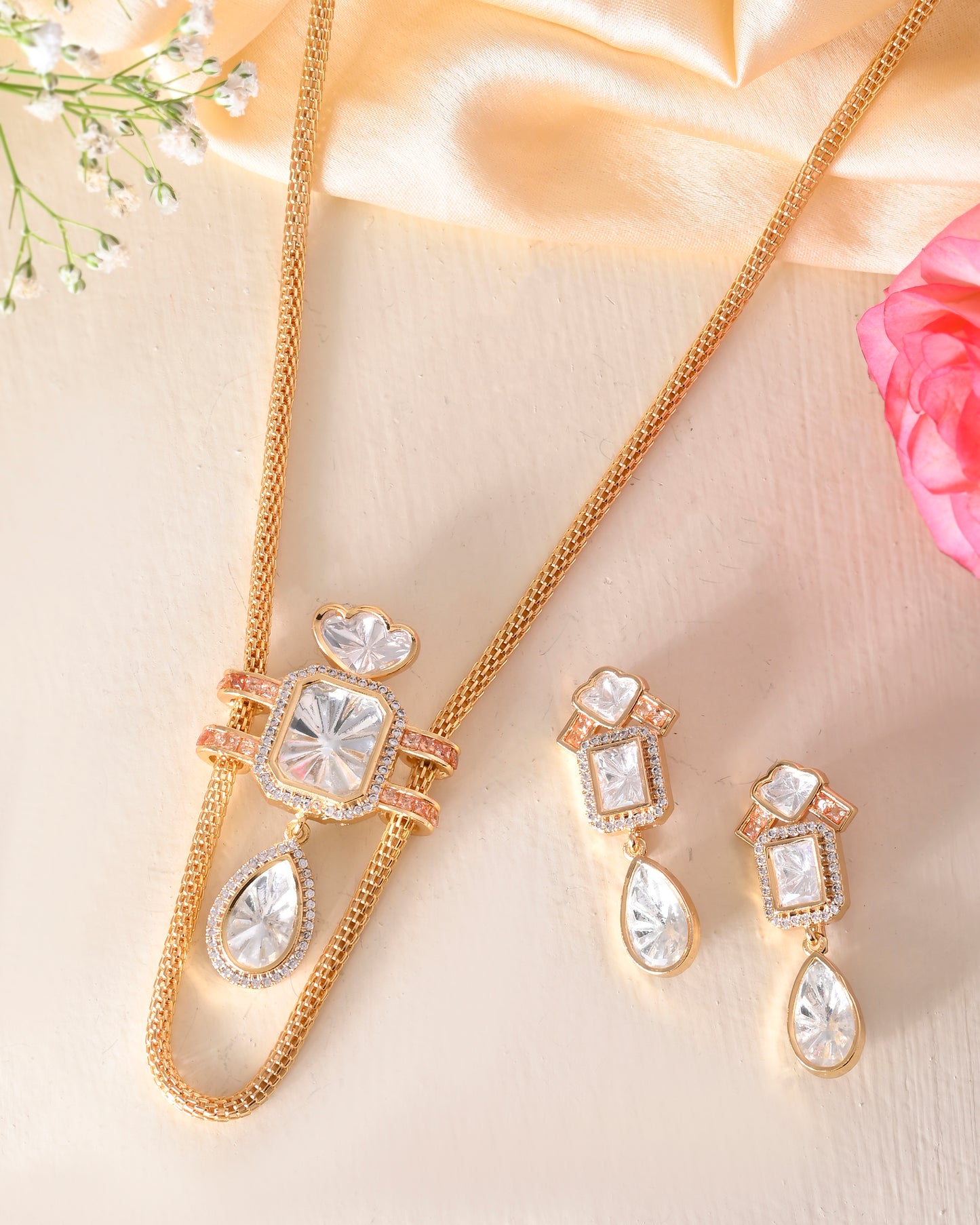 Gold necklace w/ beautiful pendant necklace set