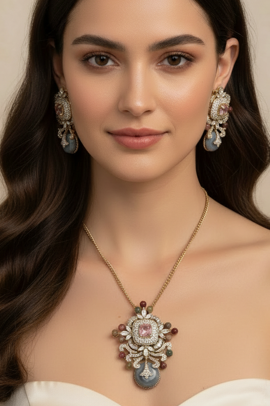 Royal design starlet pendant