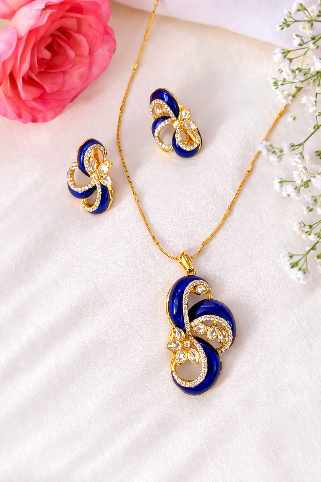 Royal blue Pinwheel premium pendant