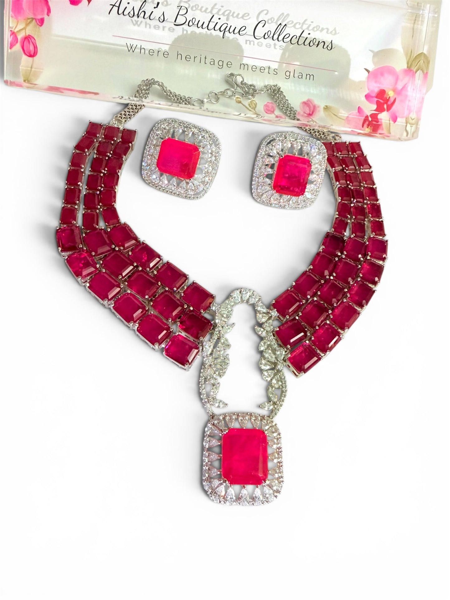 Red-carpet necklace