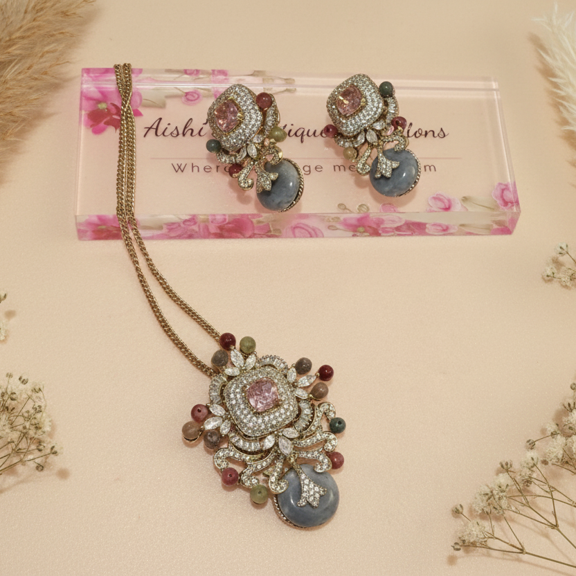 Royal design starlet pendant