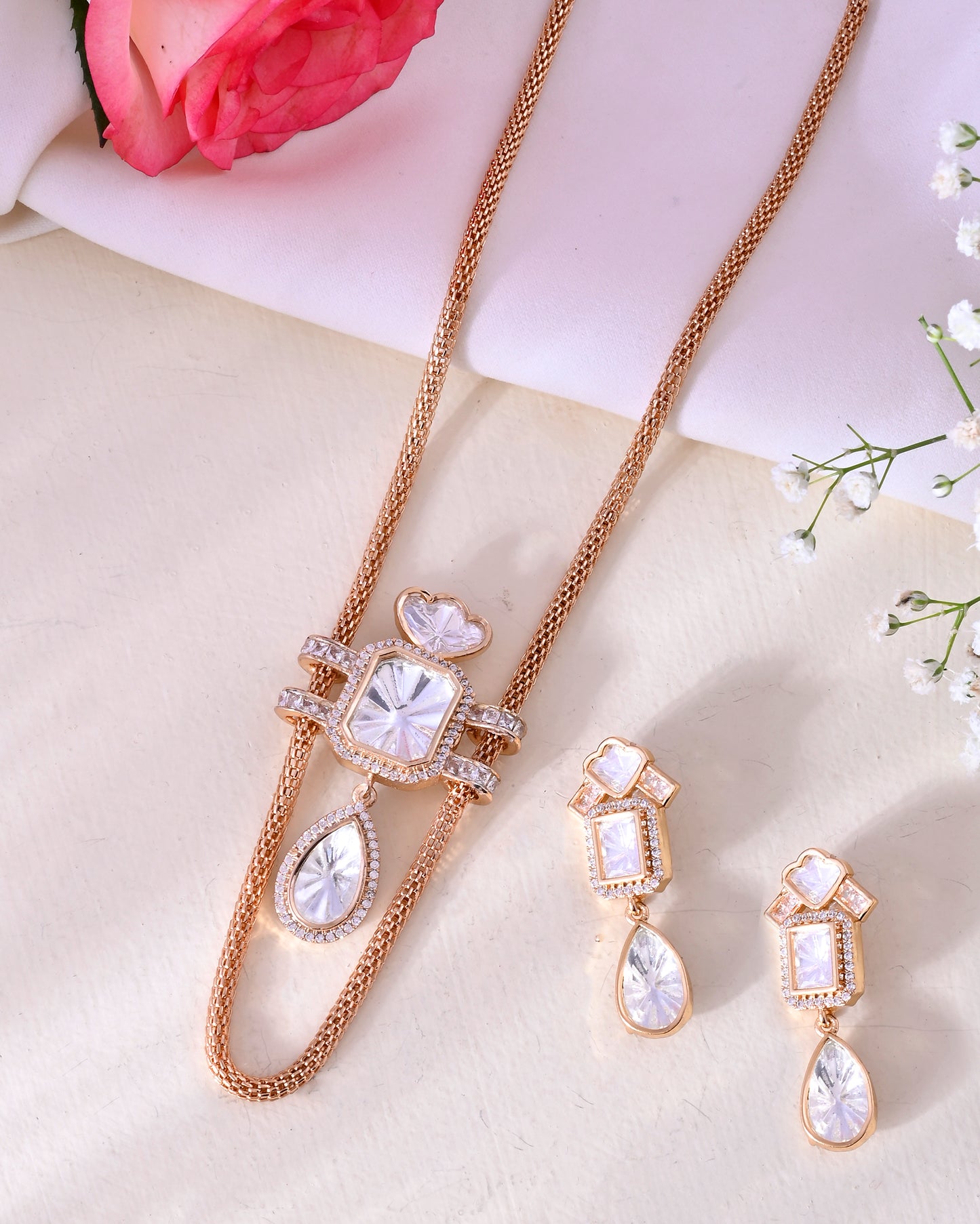 Gold necklace w/ beautiful pendant necklace set