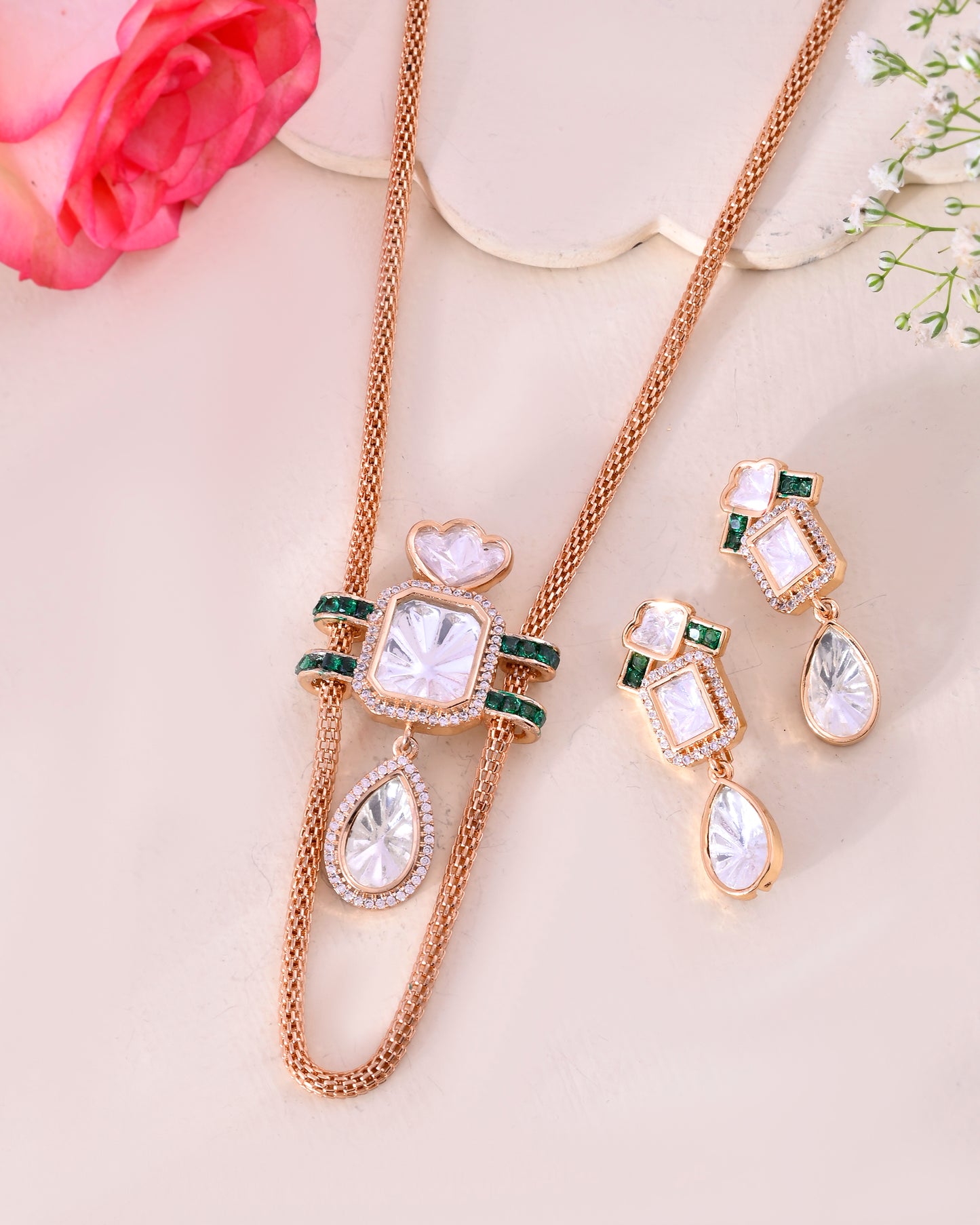 Gold necklace w/ beautiful pendant necklace set