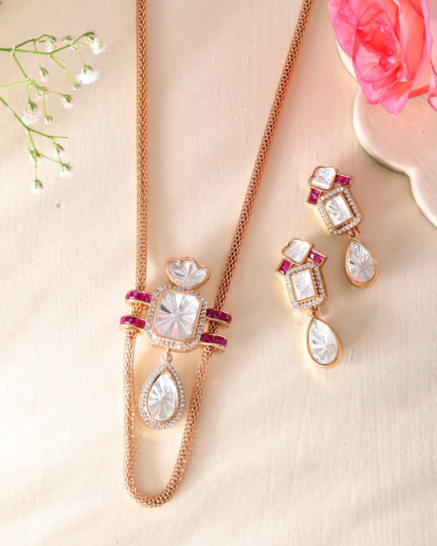 Gold necklace w/ beautiful pendant necklace set