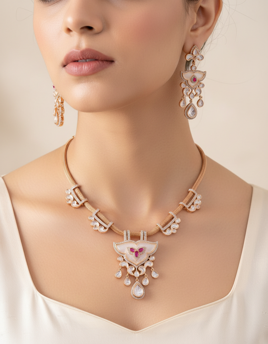 Feature royalty necklace