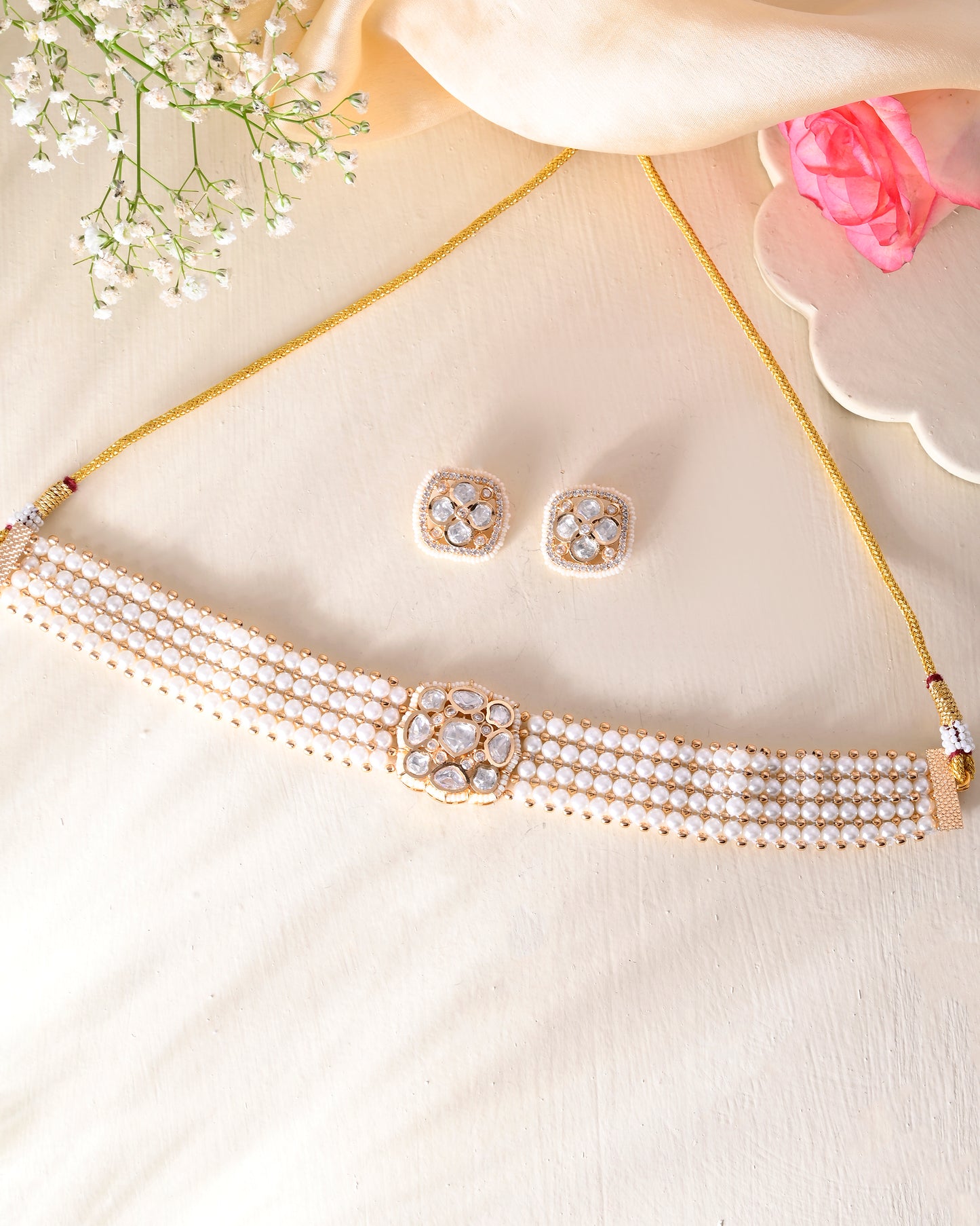 O pearly choker